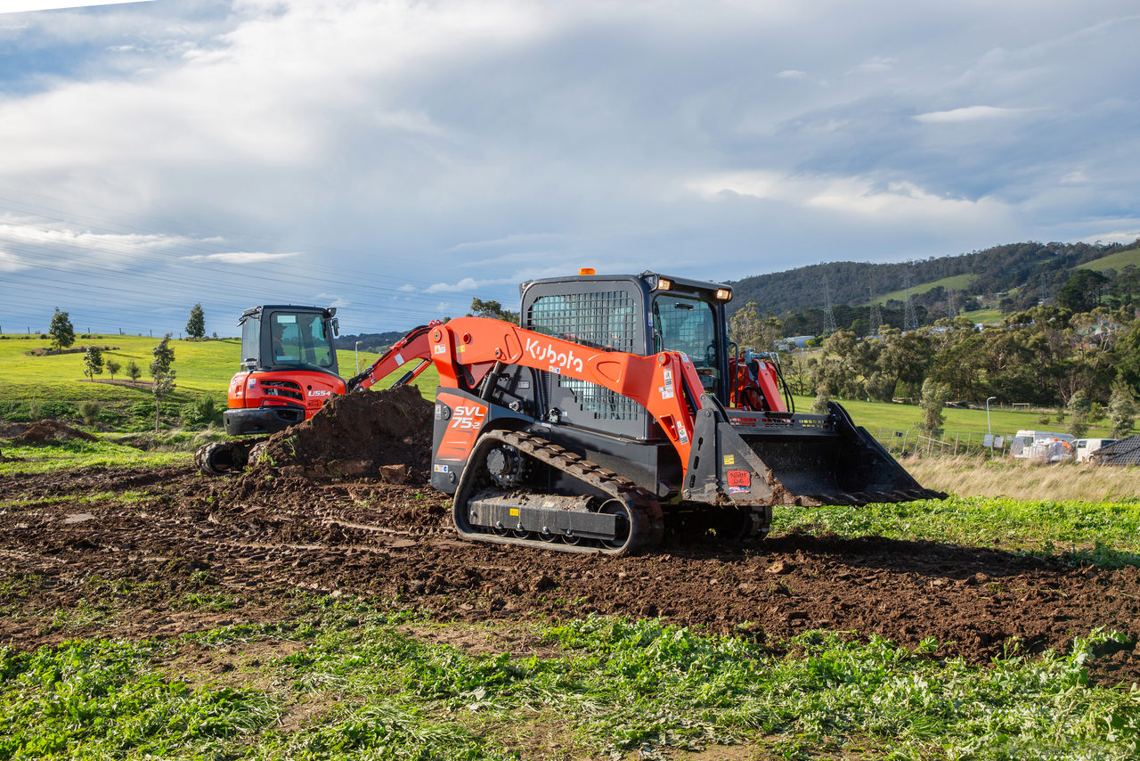 Kubota SSV75 skid steer